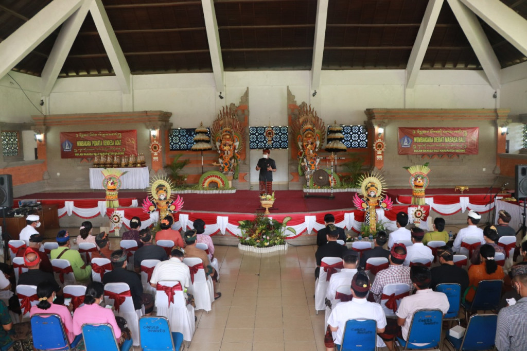 Sekda Adi Arnawa Buka Bulan Bahasa Bali Tahun 2022, Sastra dan Aksara Bali Sebagai Roh Taksu Jagat Bali